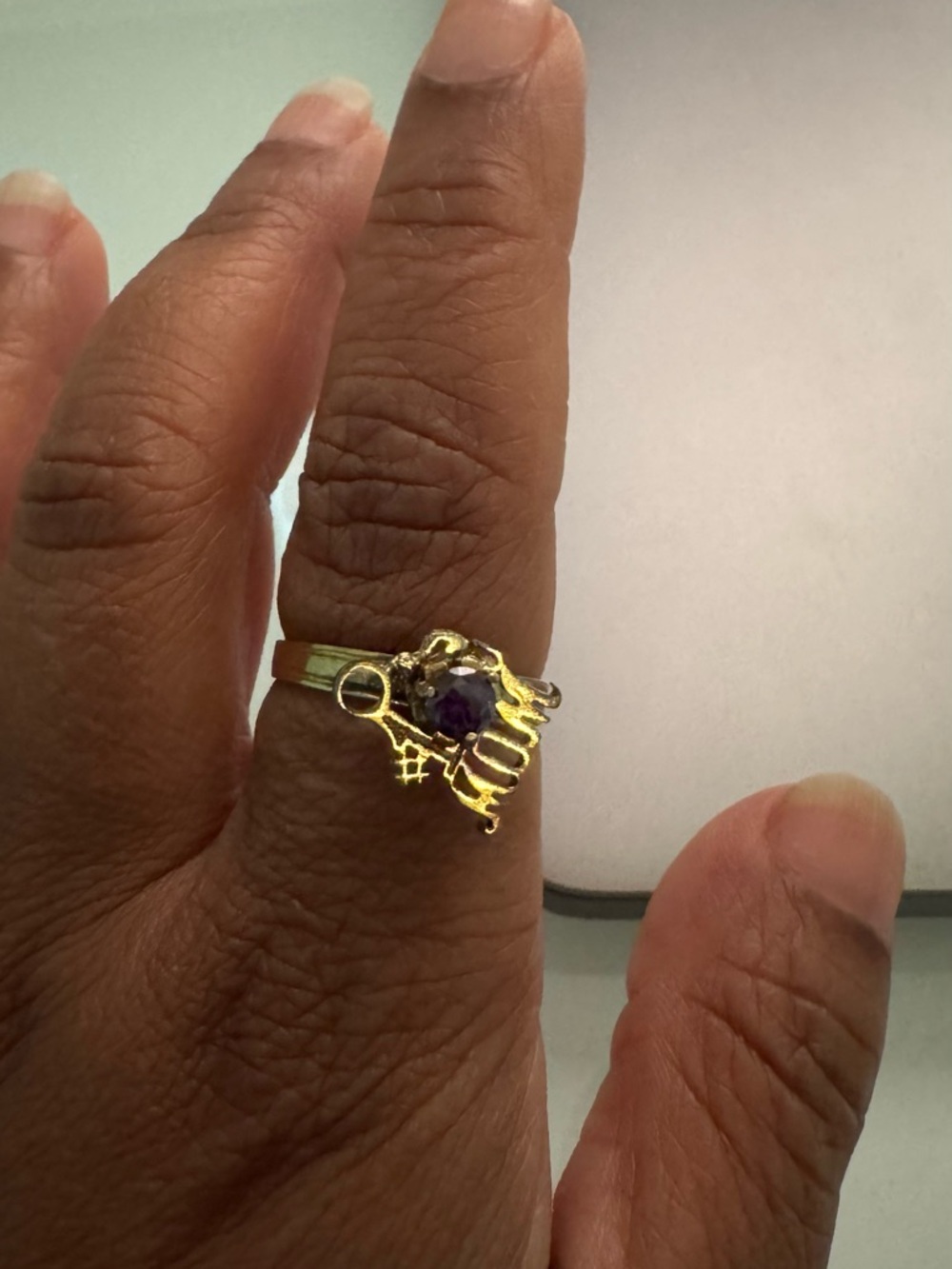 10 kt Gold and Amethyst Mom Ring the mom twirls like a fidget spinner.